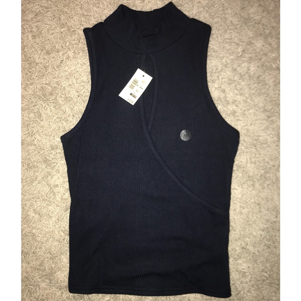 NWT ✨ Mock Neck Tank